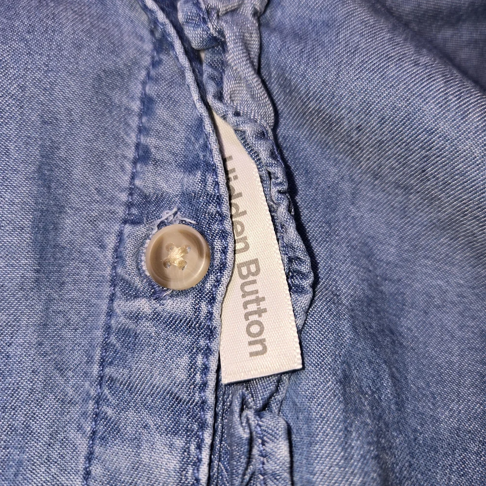Terra & Sky NEW Ruffle Front Button Down Chambray Blouse Blue - Plus Size 3X - Picture 7 of 9